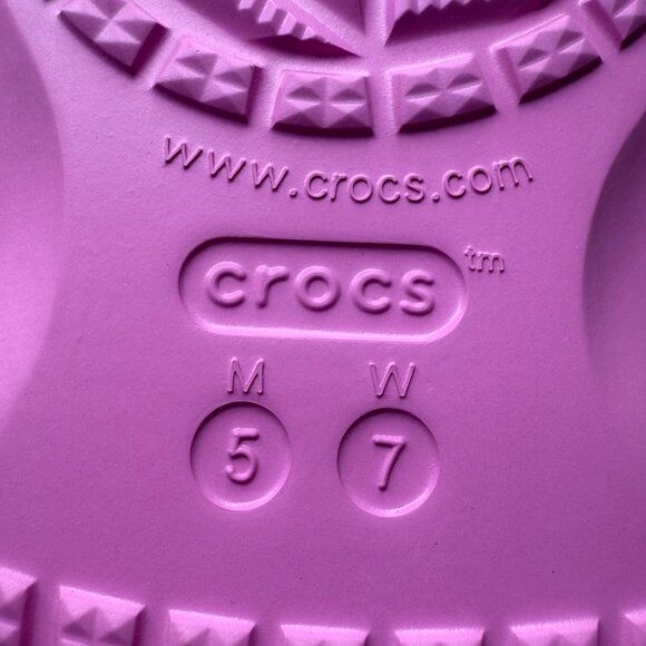 Crocs Womens Size 7 Pink Flip Flops Iconic Lightweight Durable Summer Sandals - Picture 3 of 7